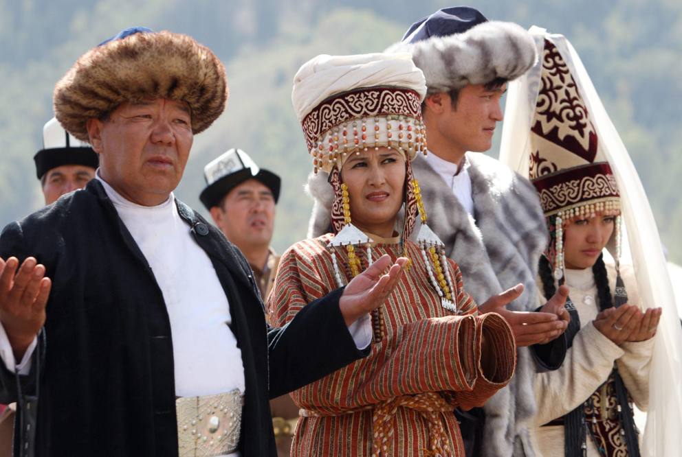 Нация киргизы. Киргизия народ. Кыргыз и Киргиз. Киргизы народ.