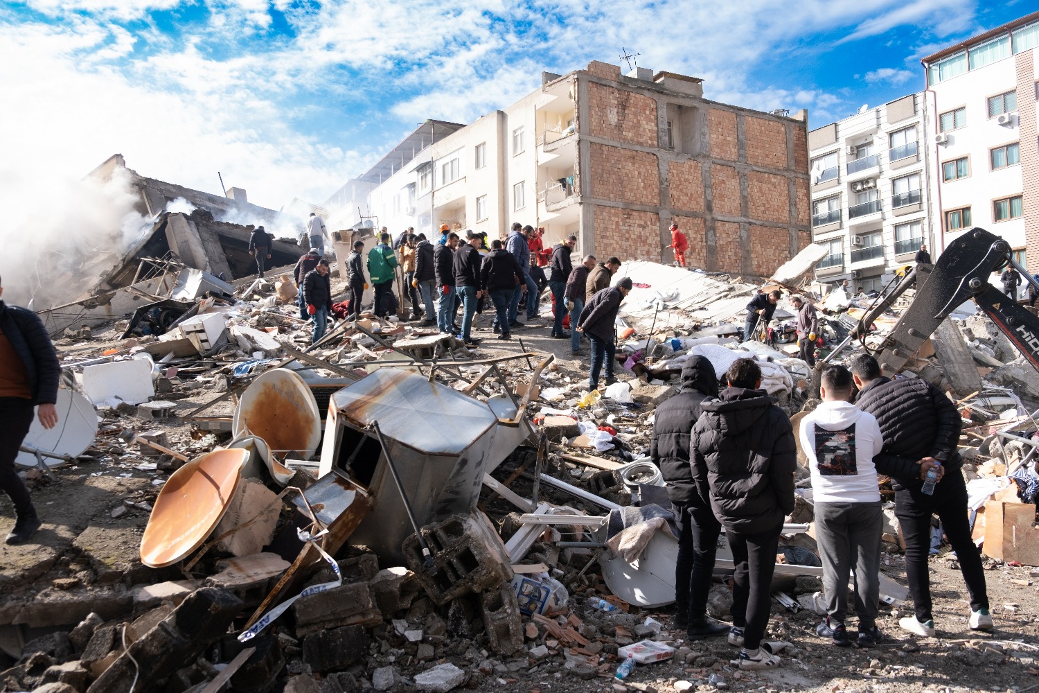 Число жертв землетрясений в Турции и Сирии превысило 45 тысяч